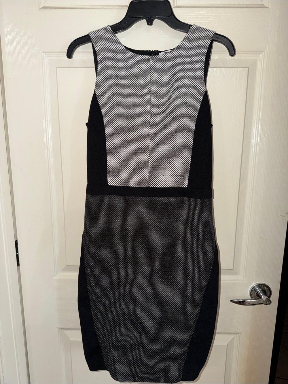 DKNYC Black and Gray Sleeveless Sheath Dress